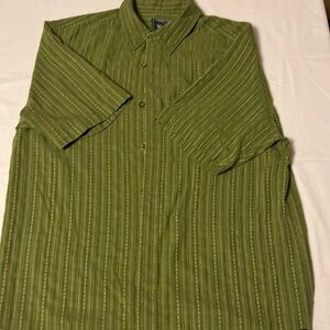 Woolrich men’s short-sleeve button up pesto green shirt size large EUC